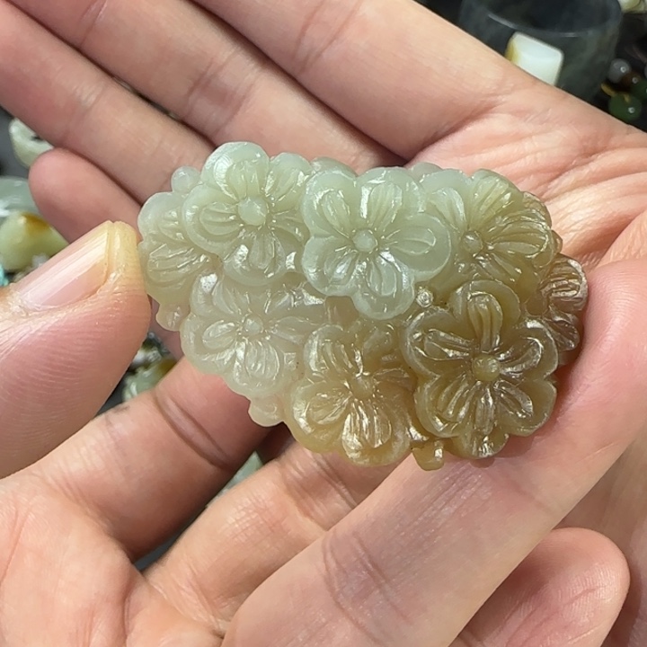 和田玉未镶嵌颈饰定制