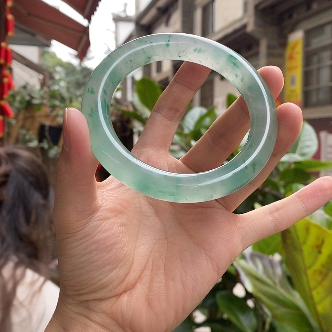 石英质玉手镯未镶嵌