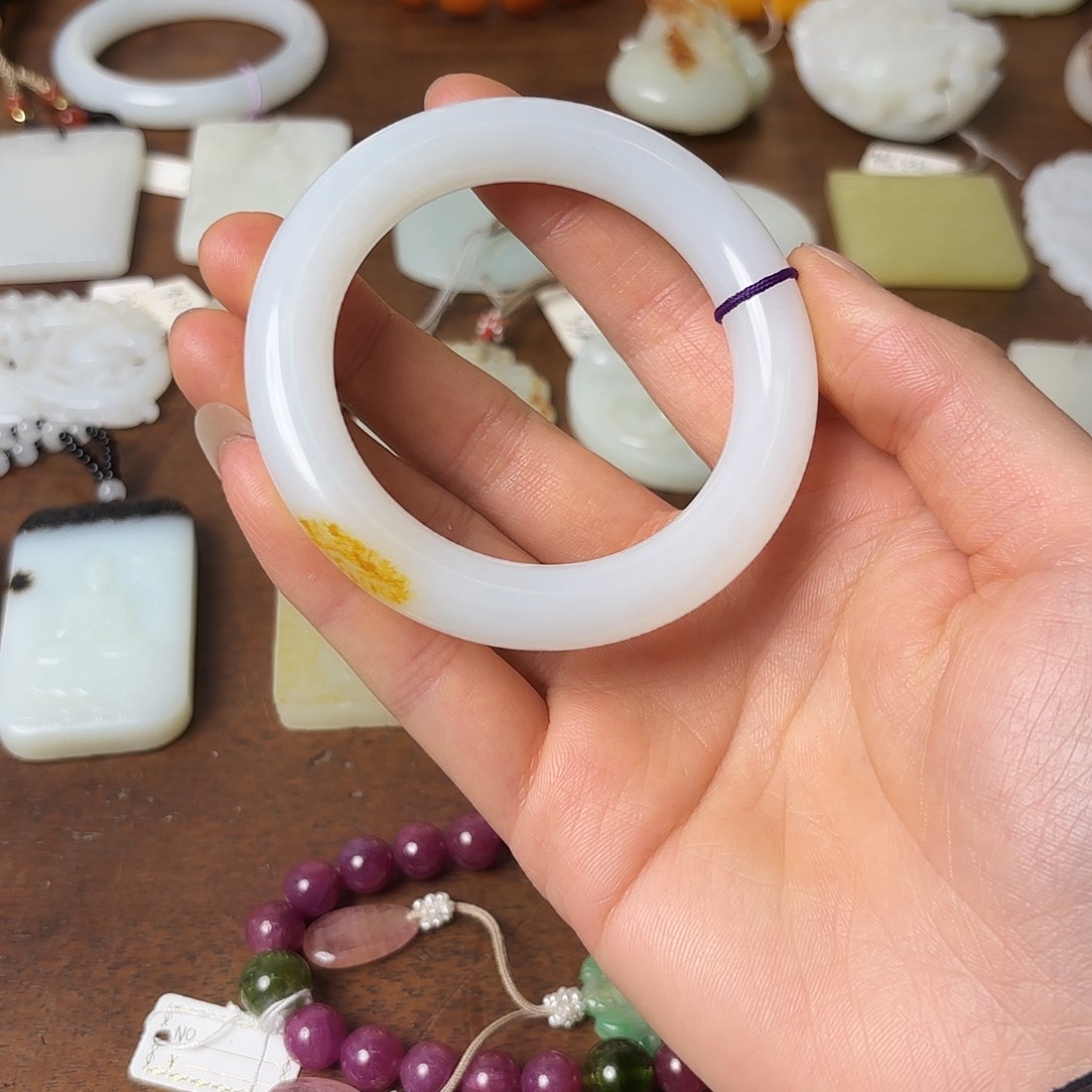 和田玉（糖玉）未镶嵌手镯