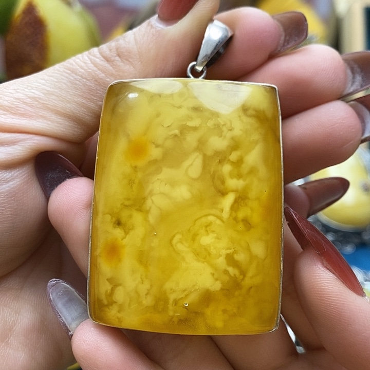 琥珀颈饰银S925镶嵌吊坠