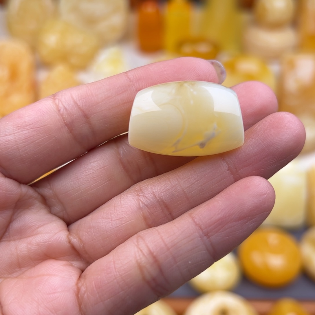 琥珀颈饰未镶嵌纯天然琥珀蜜蜡无优化