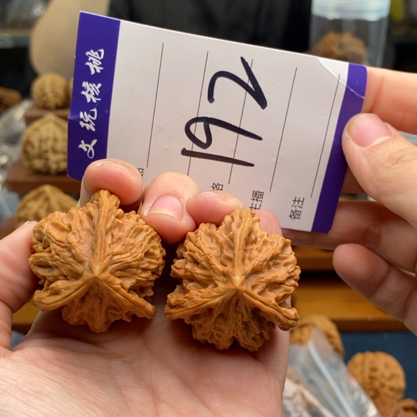 【闪购商品】文玩核桃吊坠38三棱