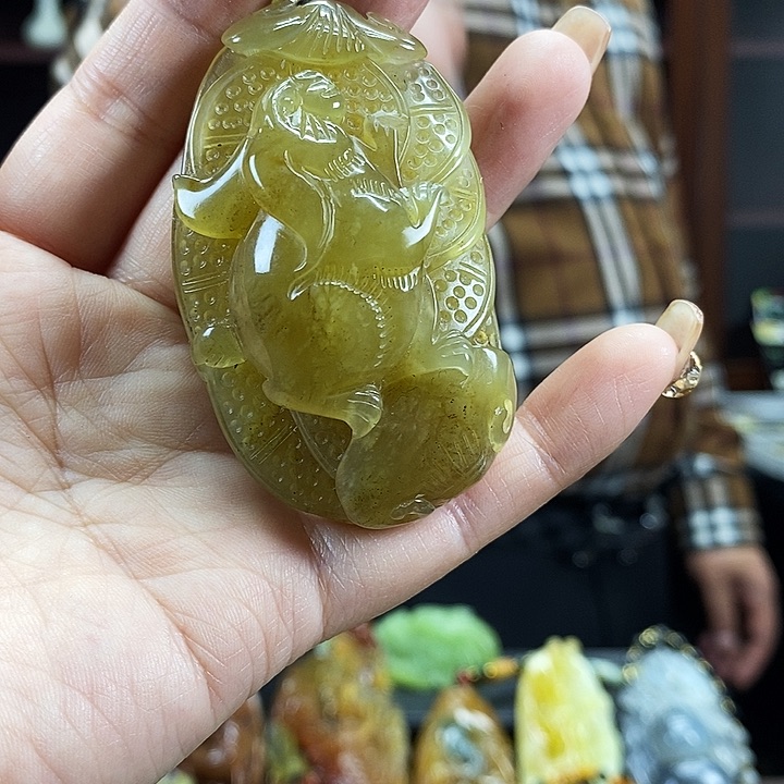 蛇纹石玉吊坠未镶嵌