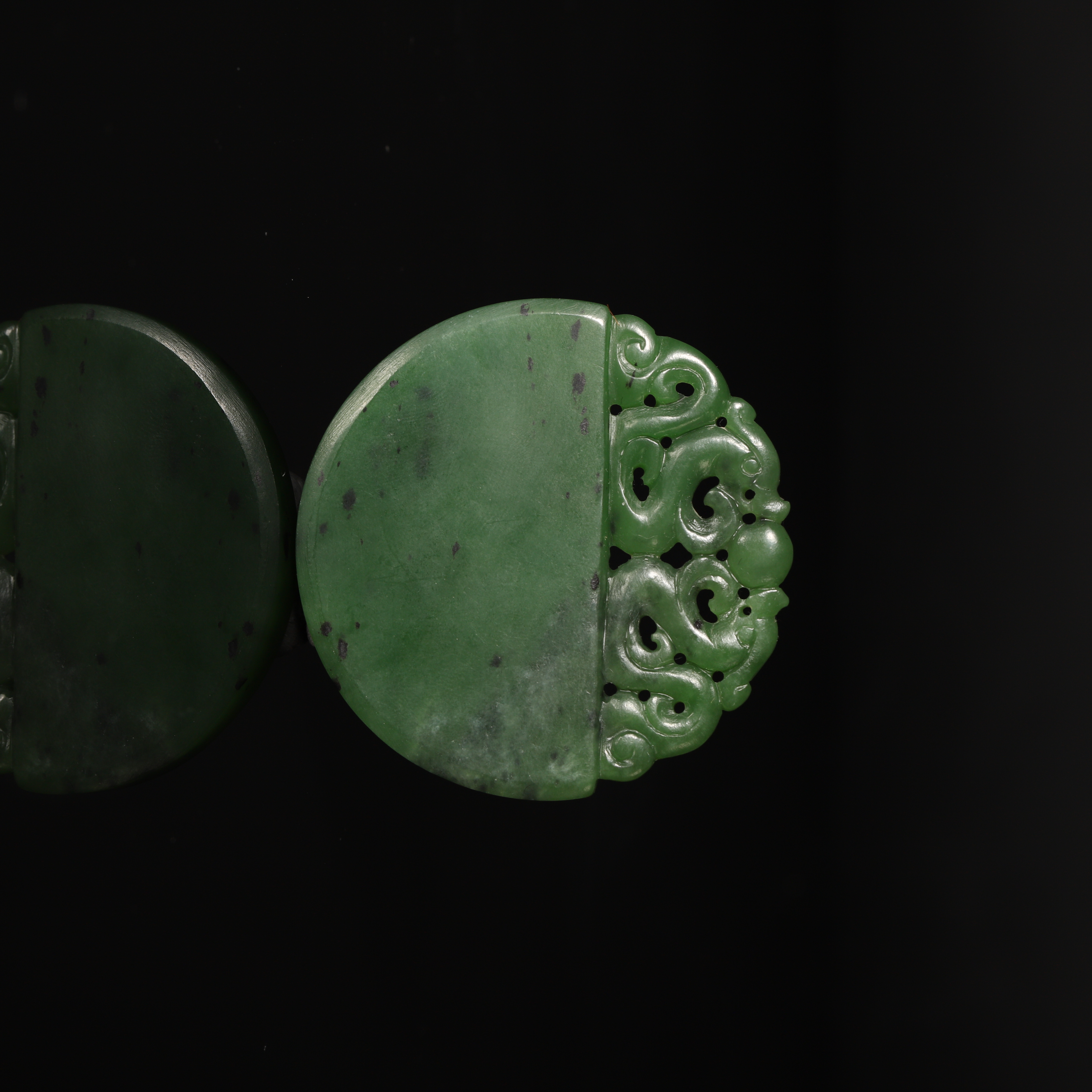 Lot18 清代 和田碧玉双龙无事牌