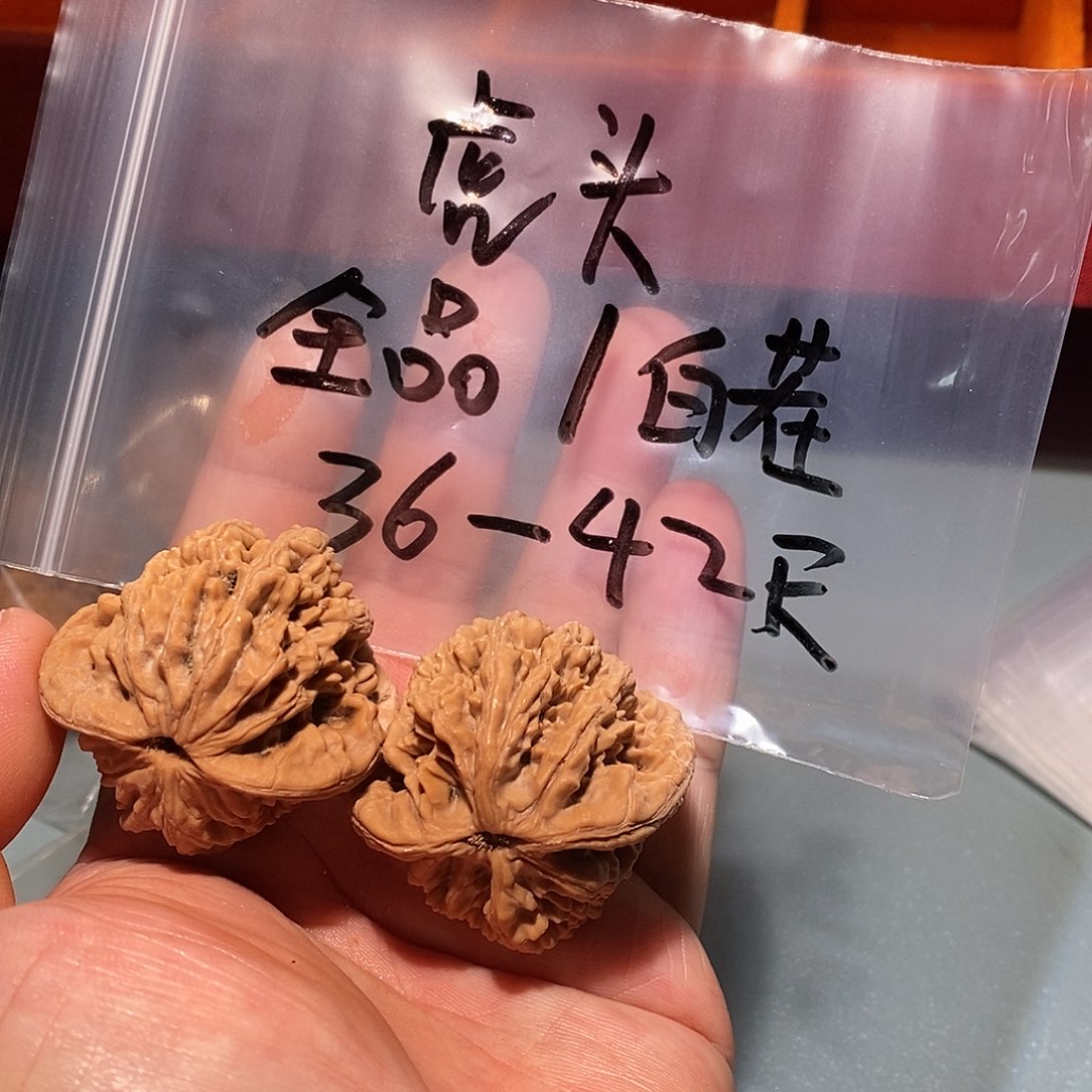 桃核吊坠虎头、白茬、全品