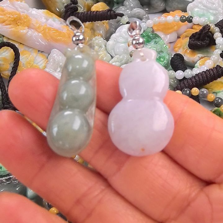 翡翠颈饰未镶嵌吊坠