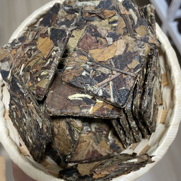 云南荒野高山日晒老白茶（70～80克一袋）