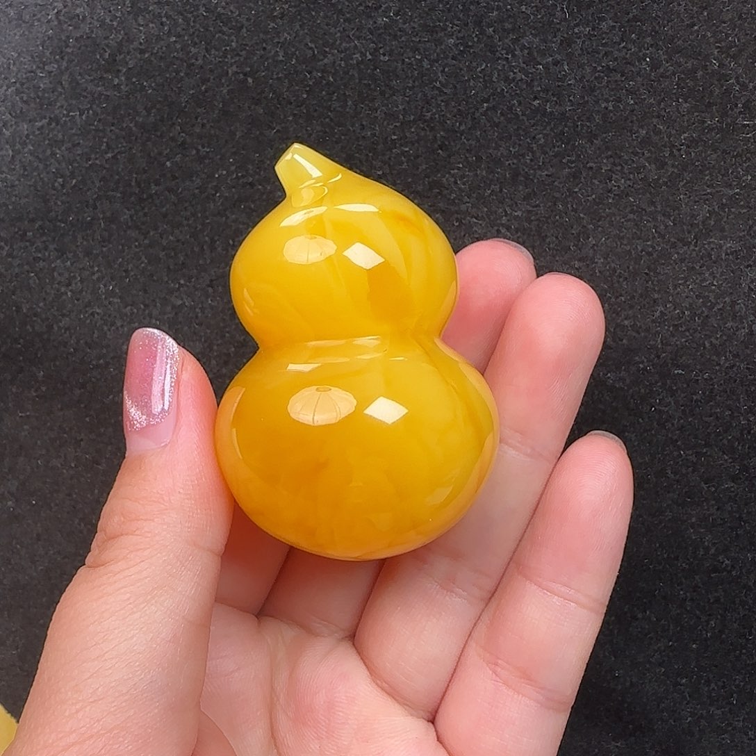 蜜蜡未镶嵌珠宝奇石