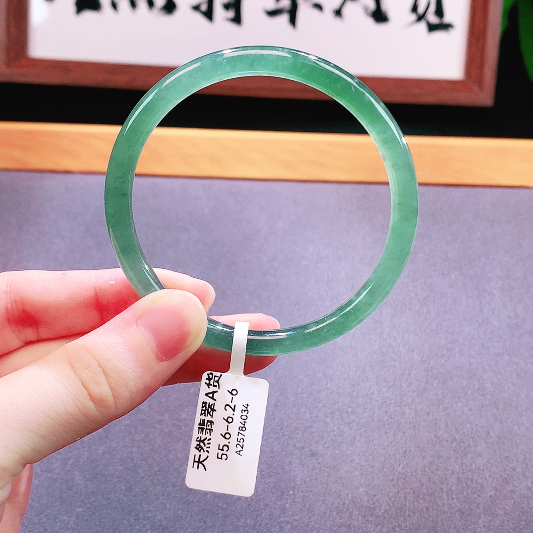 翡翠手镯未镶嵌天然翡翠