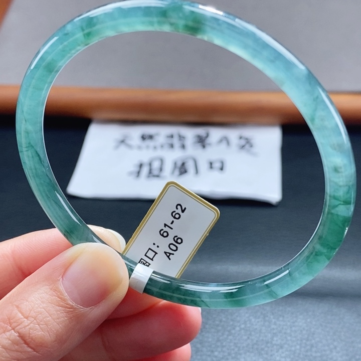 翡翠未镶嵌手镯天然手镯7