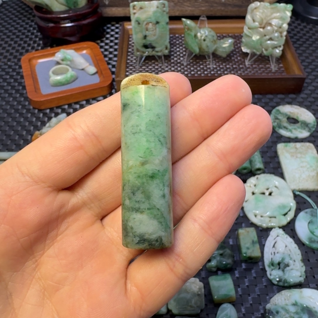 翡翠颈饰未镶嵌蔚*翡翠颈饰未镶嵌..