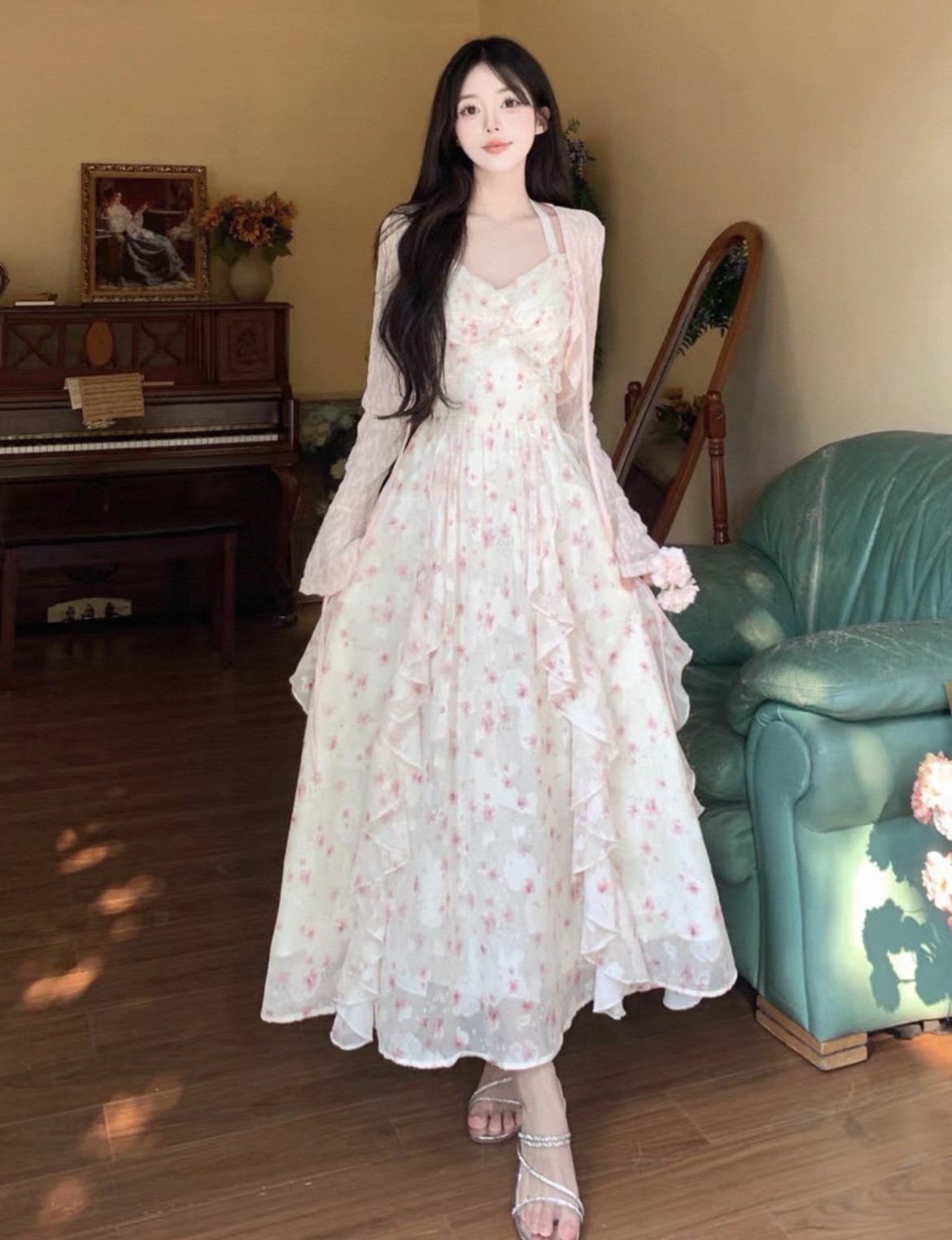 纯欲温柔风收腰显瘦挂脖碎花连衣裙女夏季防晒开衫吊带裙子两件套