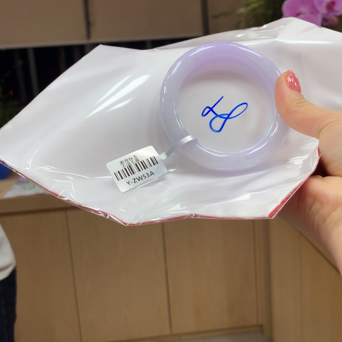 翡翠手镯未镶嵌不退不换