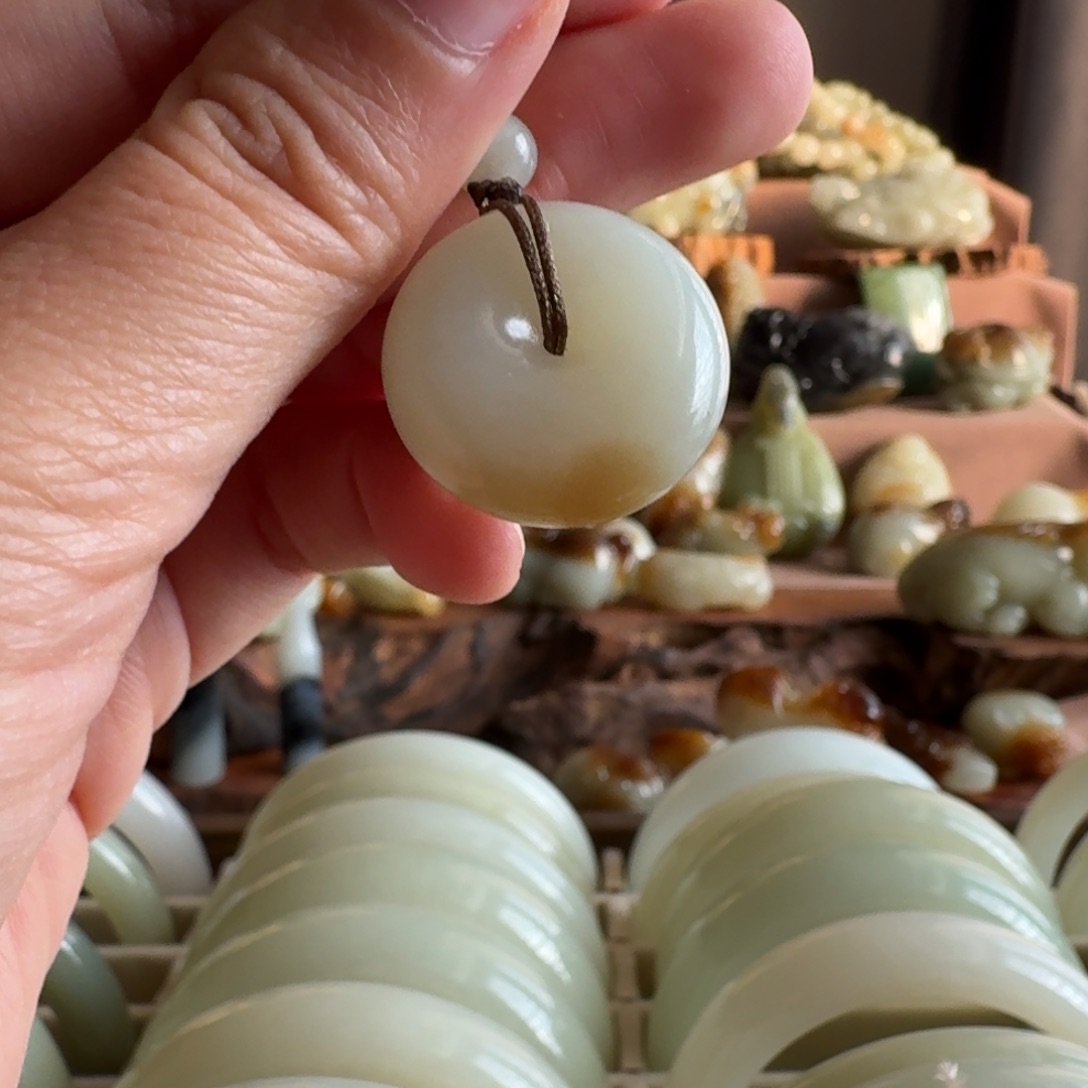 和田玉（糖玉）未镶嵌挂件