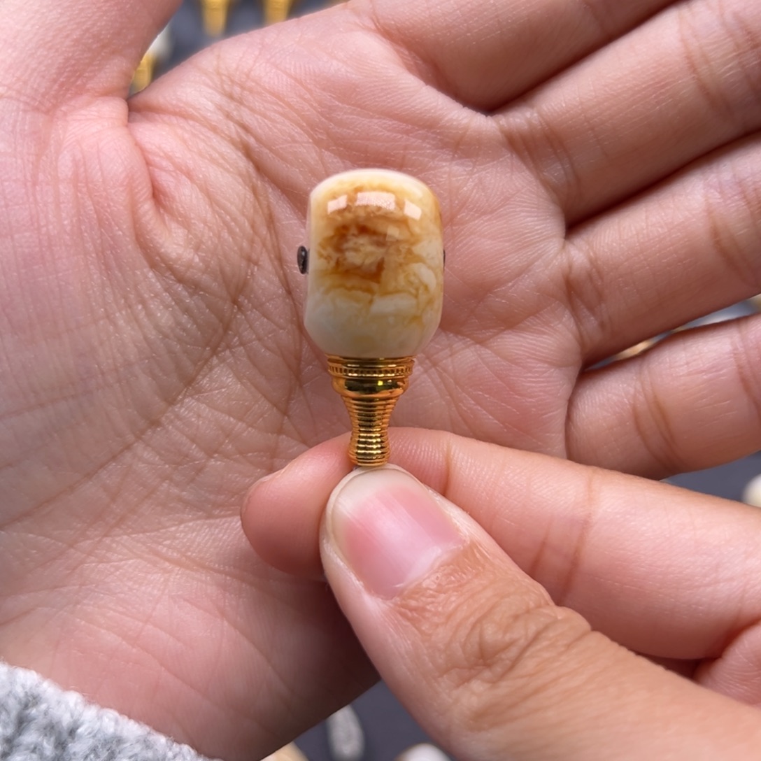 琥珀未镶嵌裸石13.1mm