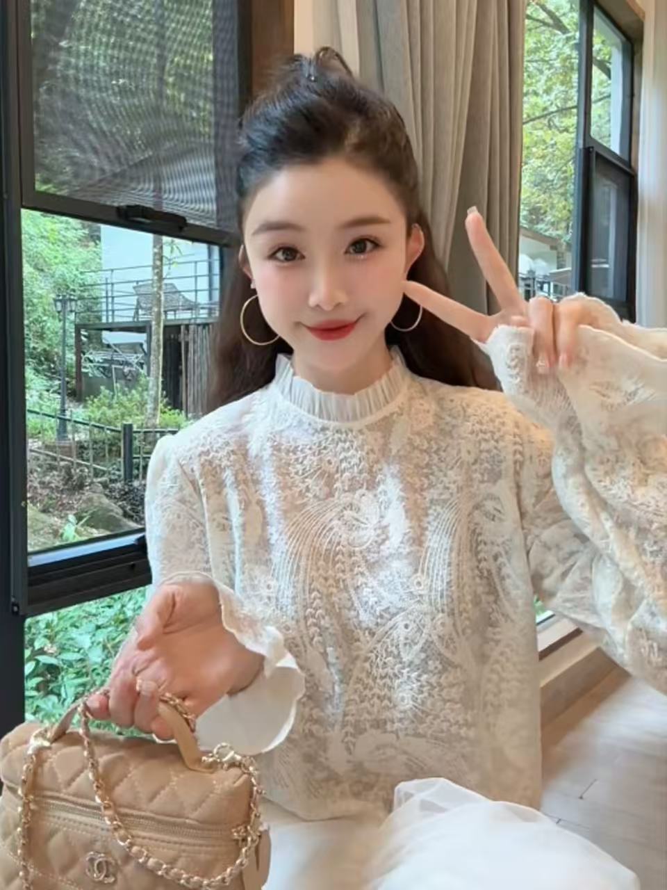 【760】爆款法式气质长袖时尚蕾丝上衣秋冬新洋气花边百搭打底小衫