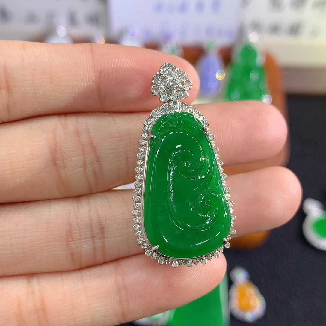 翡翠18K金镶嵌吊坠(不含链)如意
