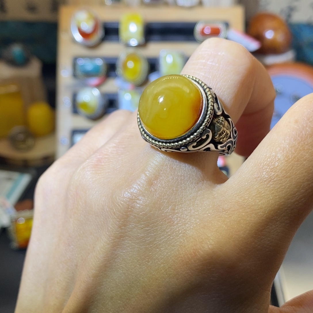 自***。蜜蜡银S925镶嵌戒指