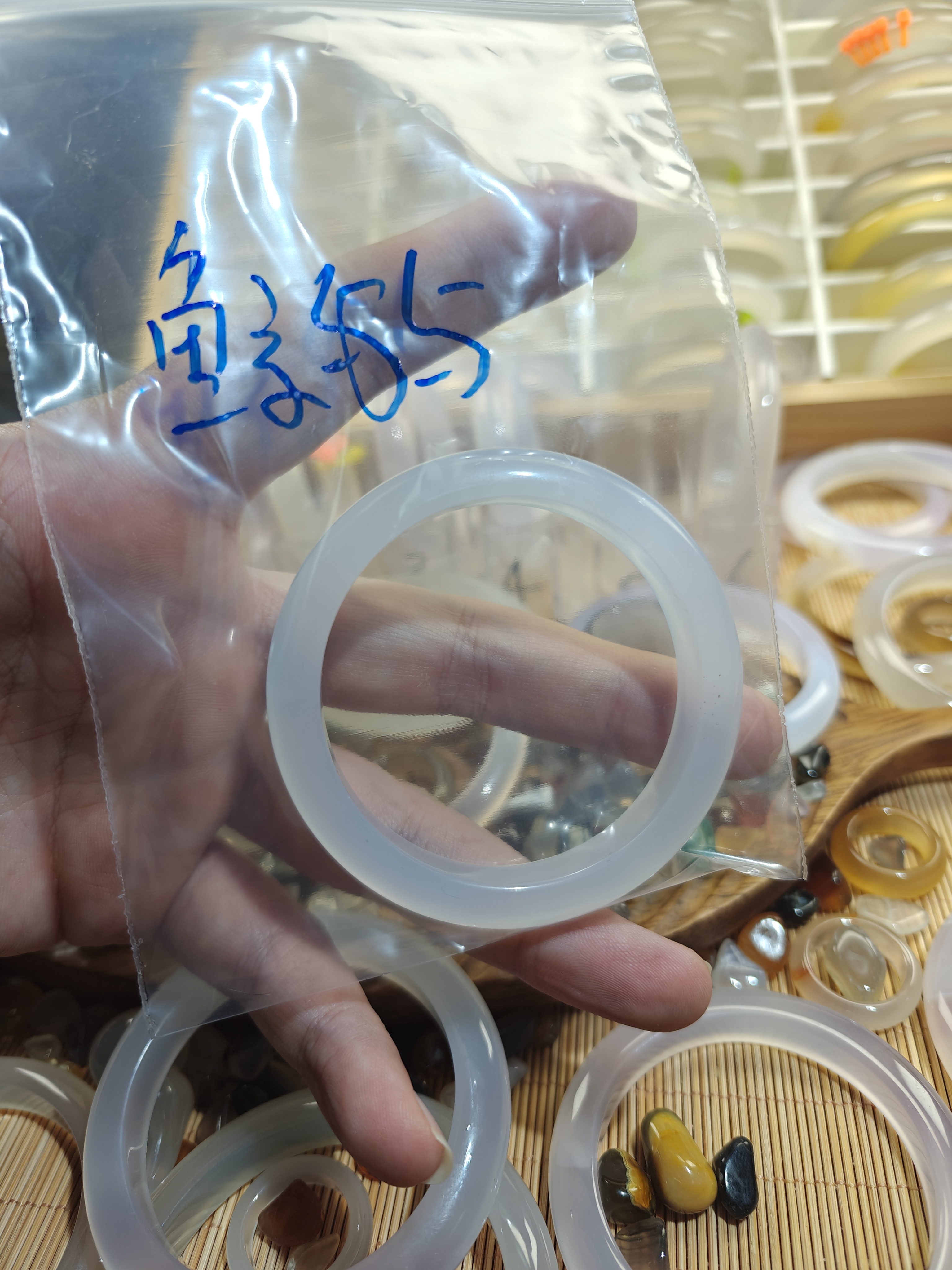 天然玛瑙手镯嘎嘎好