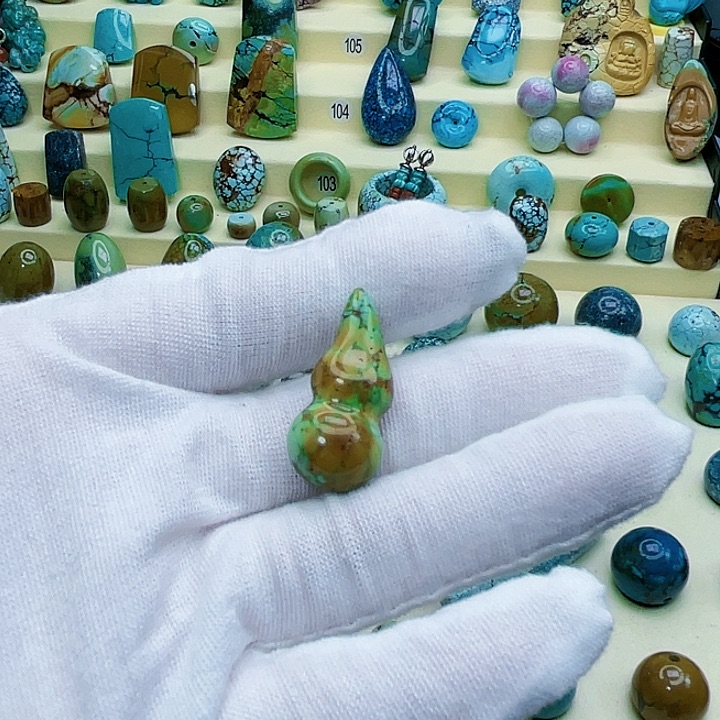 绿松石颈饰未镶嵌