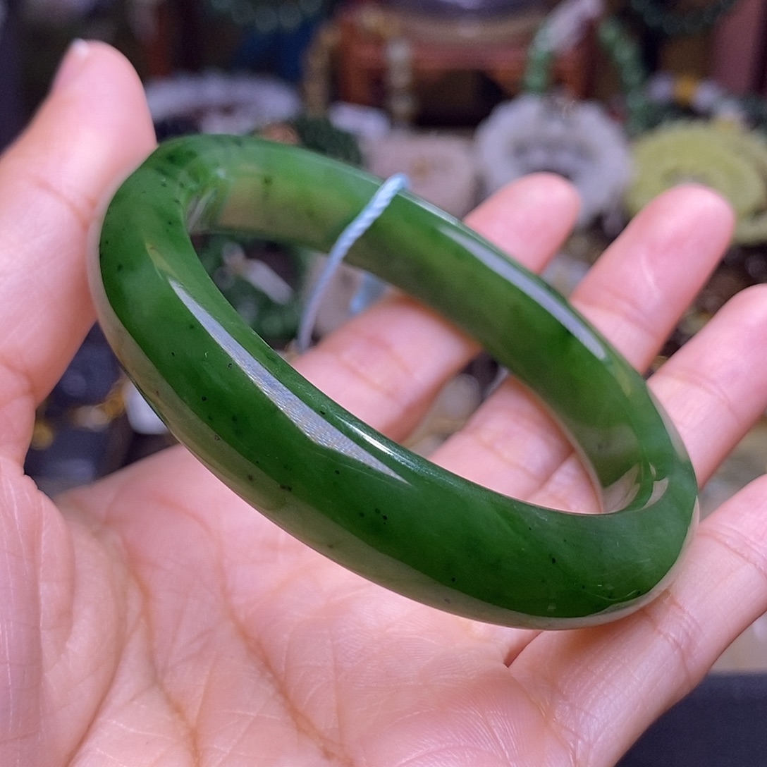 和田玉未镶嵌颈饰53.6 碧玉辣绿脂膏级手镯清货价