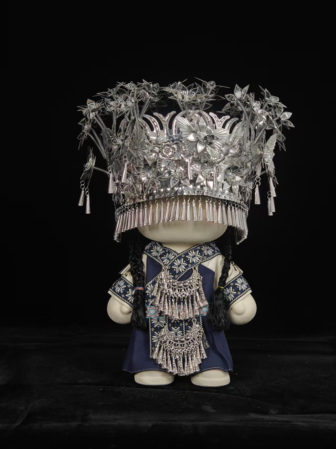 熊子路  苗族女孩  32厘米创意潮玩大号手工民族系列摆件潮流摆件