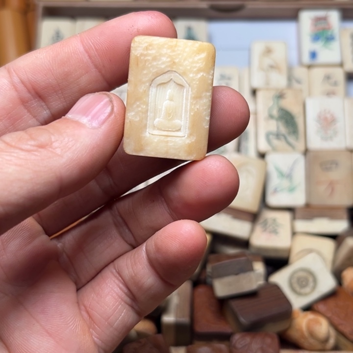 大***鱼实心竹雕刻手把件