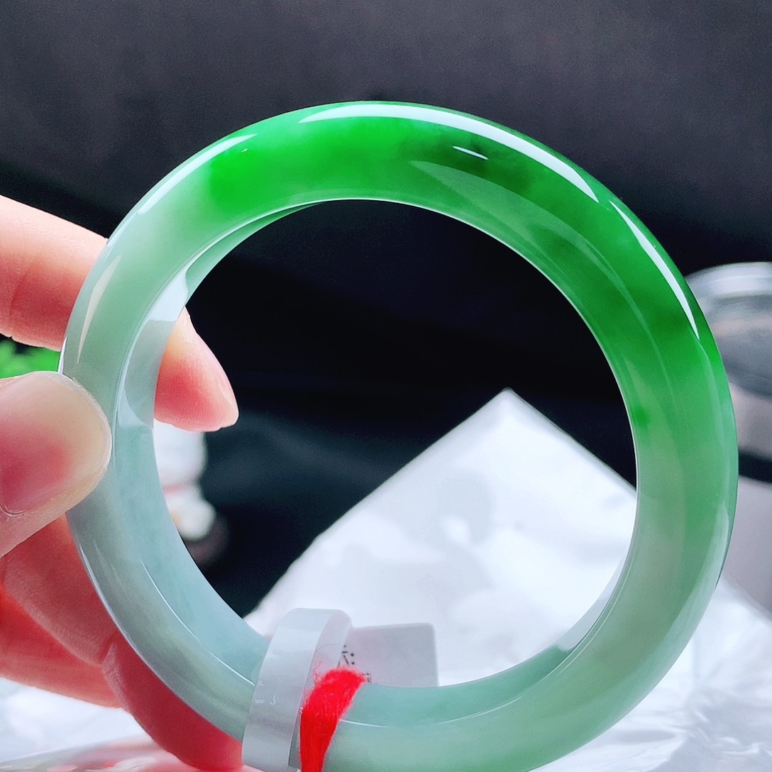 未镶嵌手镯翡翠54辣绿