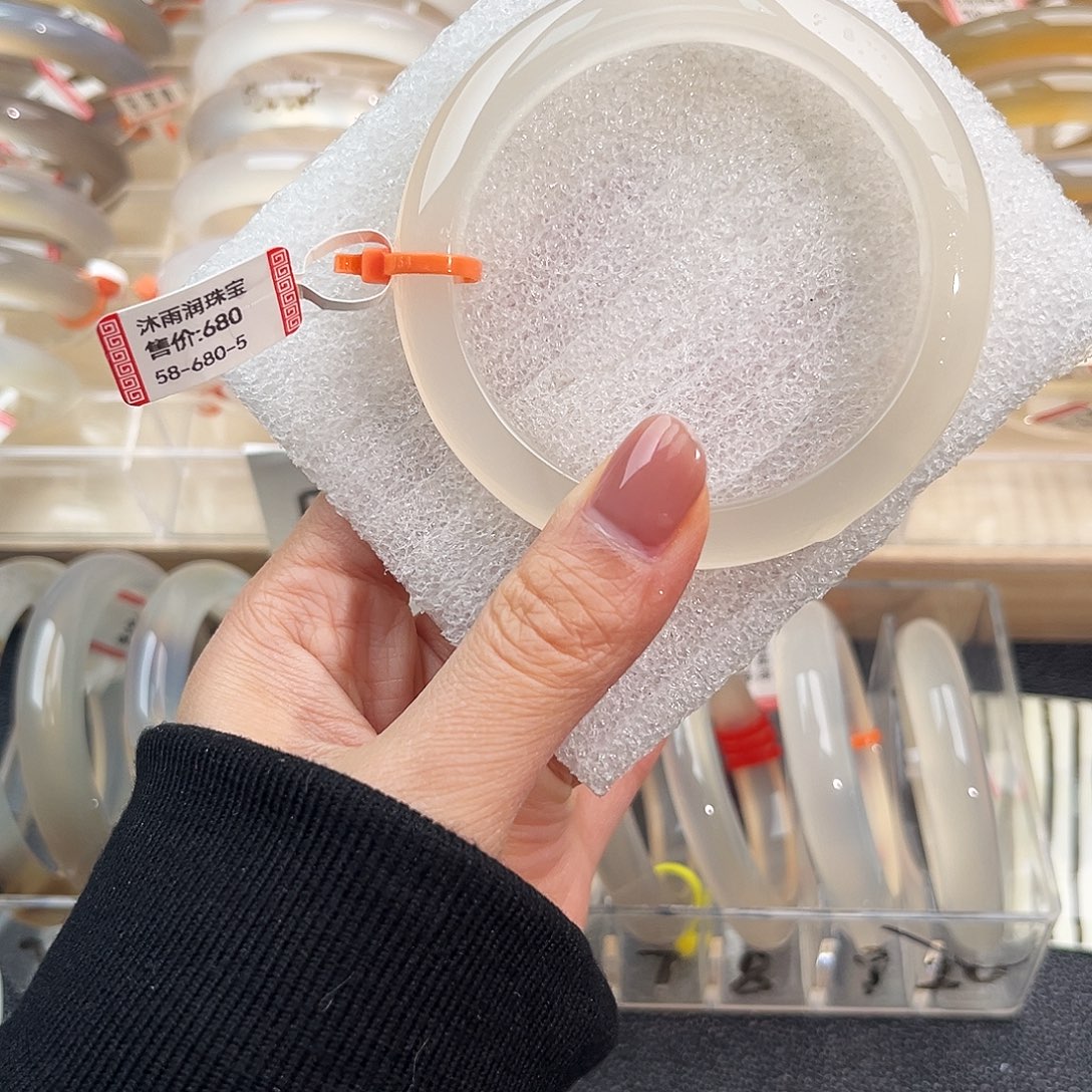 Y****玛瑙/玉髓未镶嵌手镯