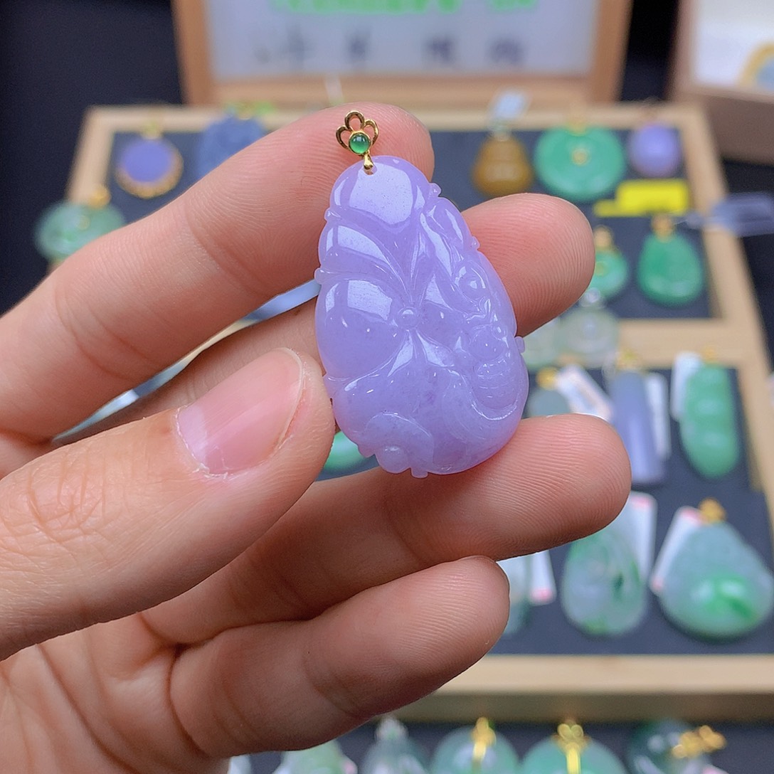 翡翠颈饰18K金镶嵌翡翠