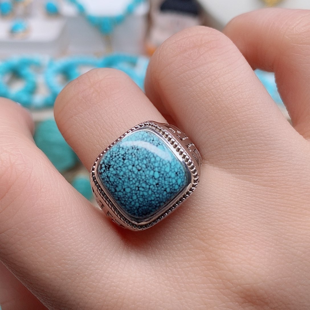 绿松石戒指18K金镶嵌