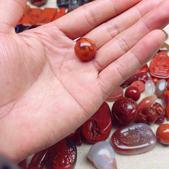 未镶嵌圆珠南红玛瑙