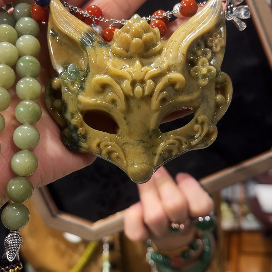 颈饰未镶嵌和田玉（糖玉）