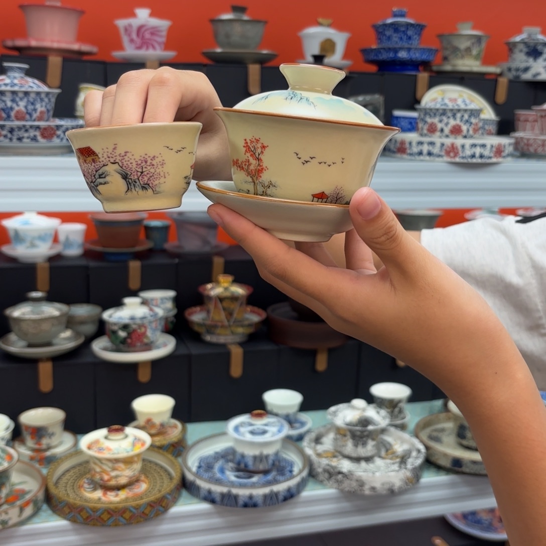 茶具是指由两块金属做成而