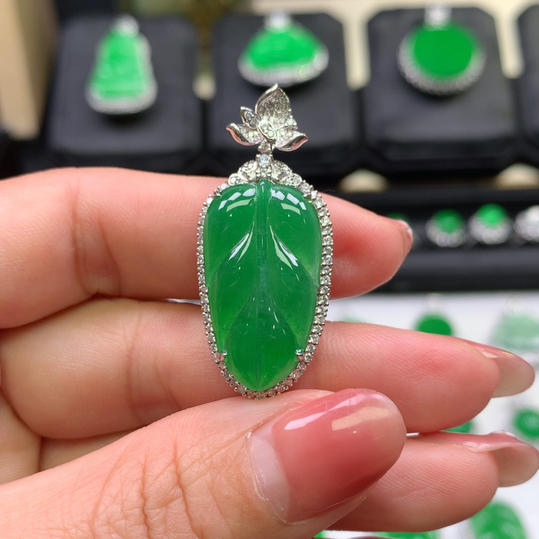 翡翠吊坠(不含链)18K金镶嵌