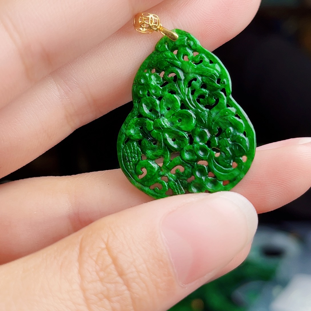 颈饰18K金镶嵌翡翠多样性