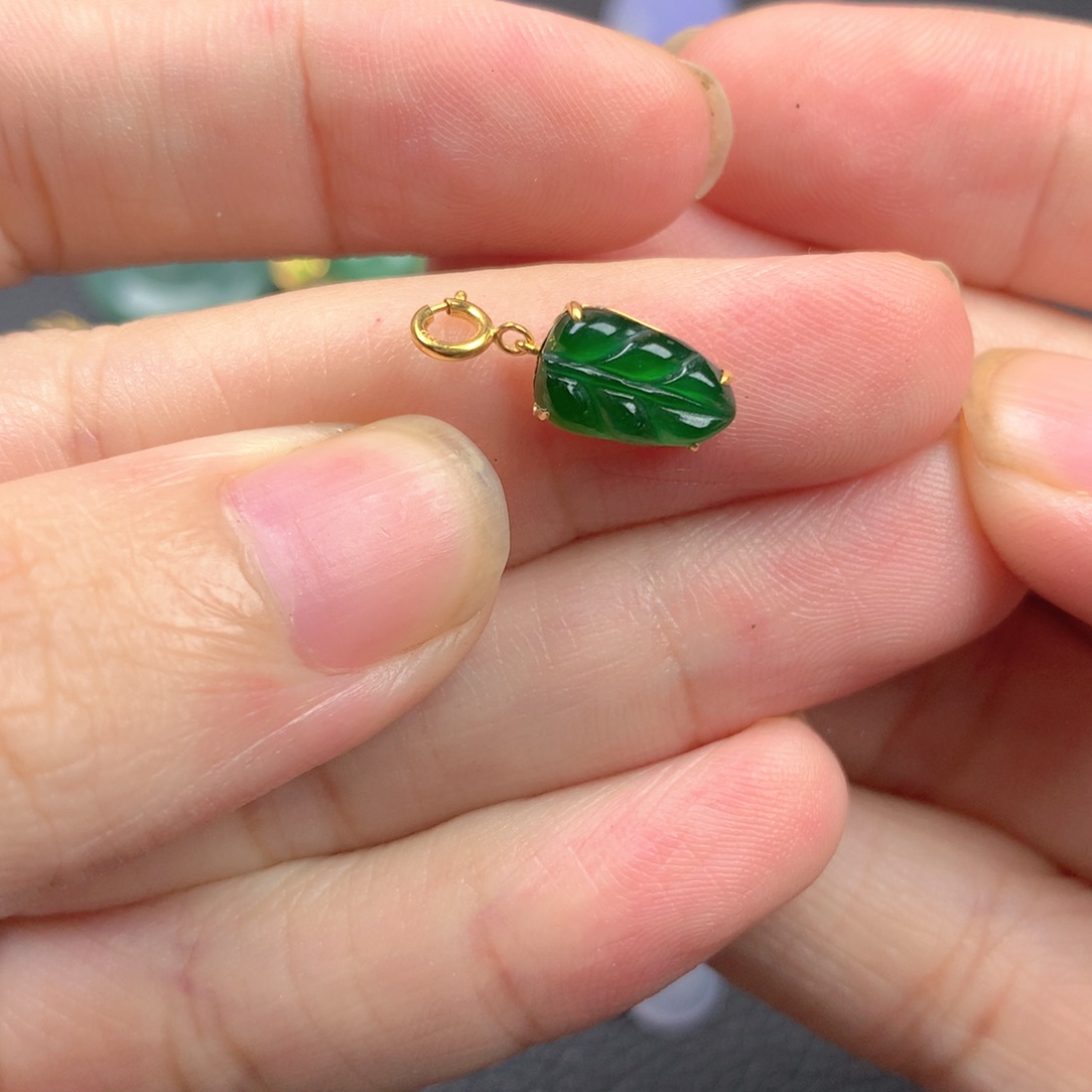 【闪购商品】颈饰18K金镶嵌翡翠翡翠