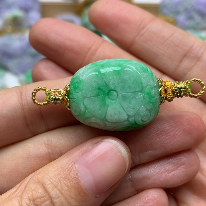 翡翠颈饰未镶嵌酒*翡翠