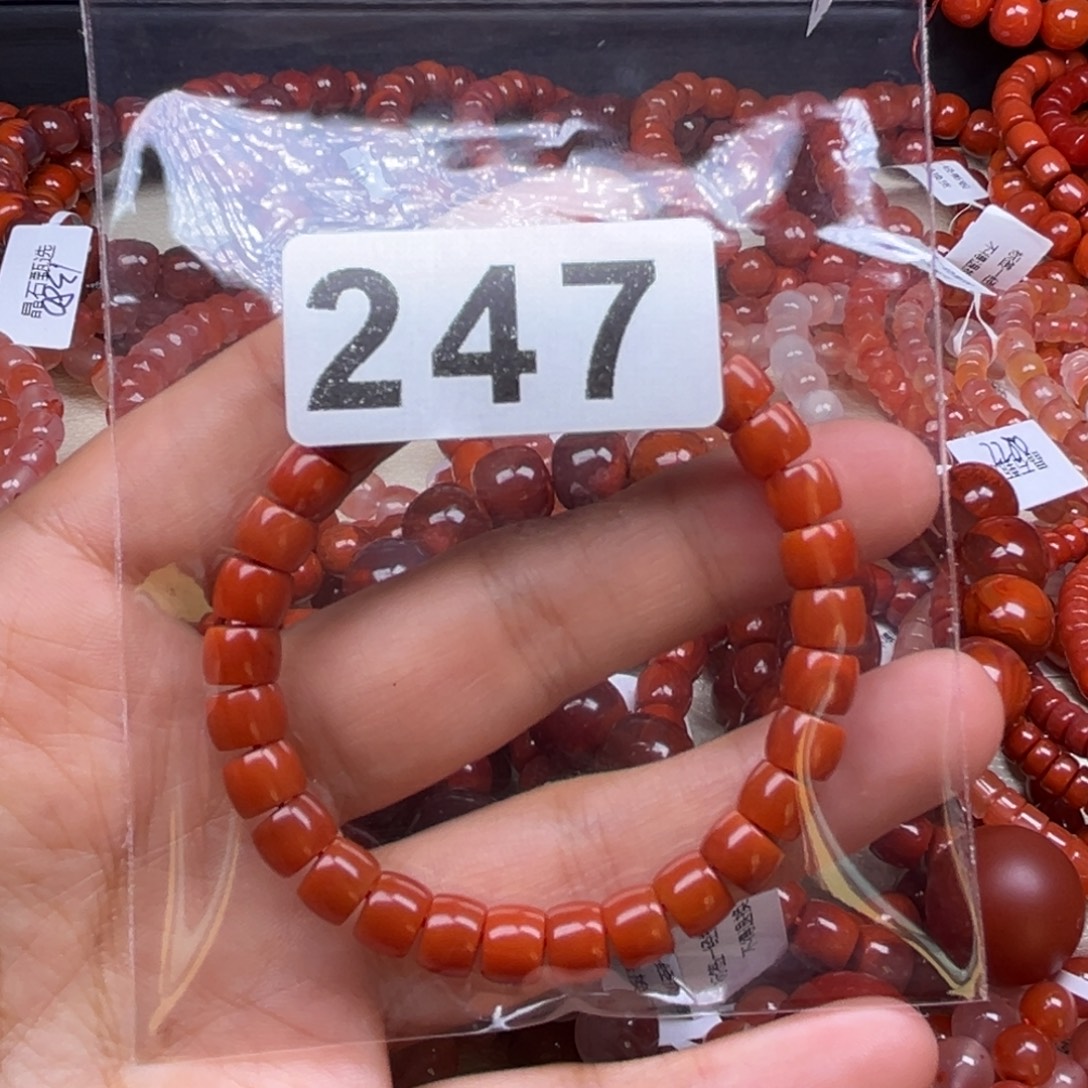 娇***g南红玛瑙未镶嵌手链