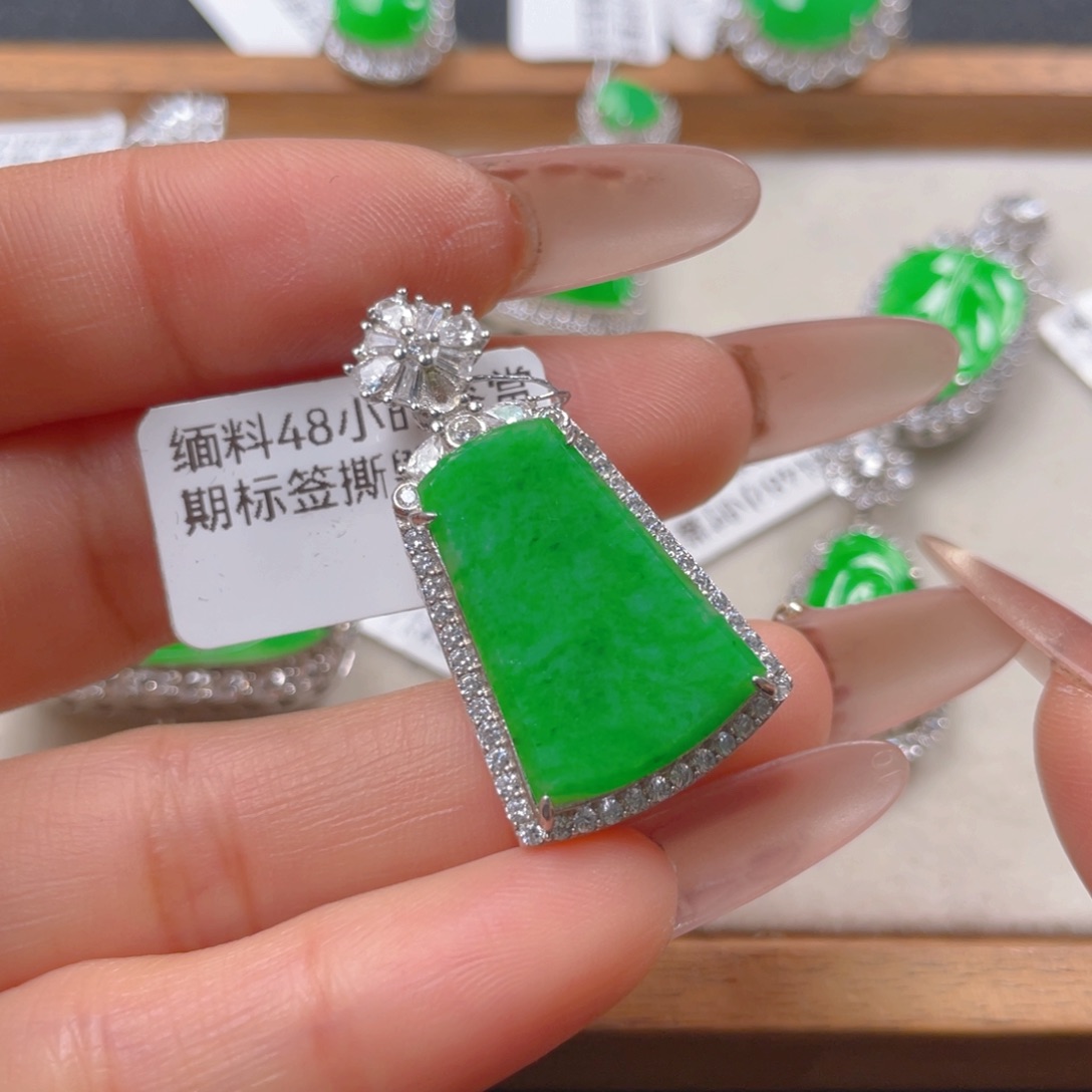 翡翠颈饰银S925镶嵌翡翠