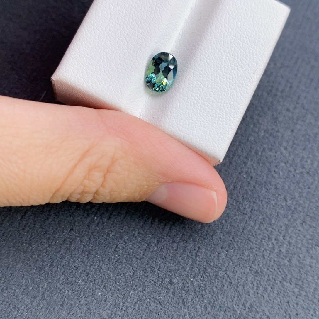 蓝宝石裸石未镶嵌恺*