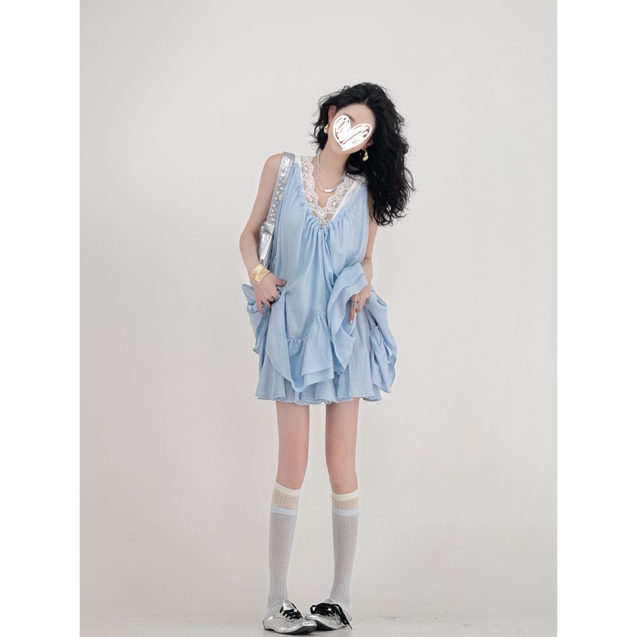 【花影轻喃】设计感不规则荷叶边V领吊带套装度假风高腰短裙