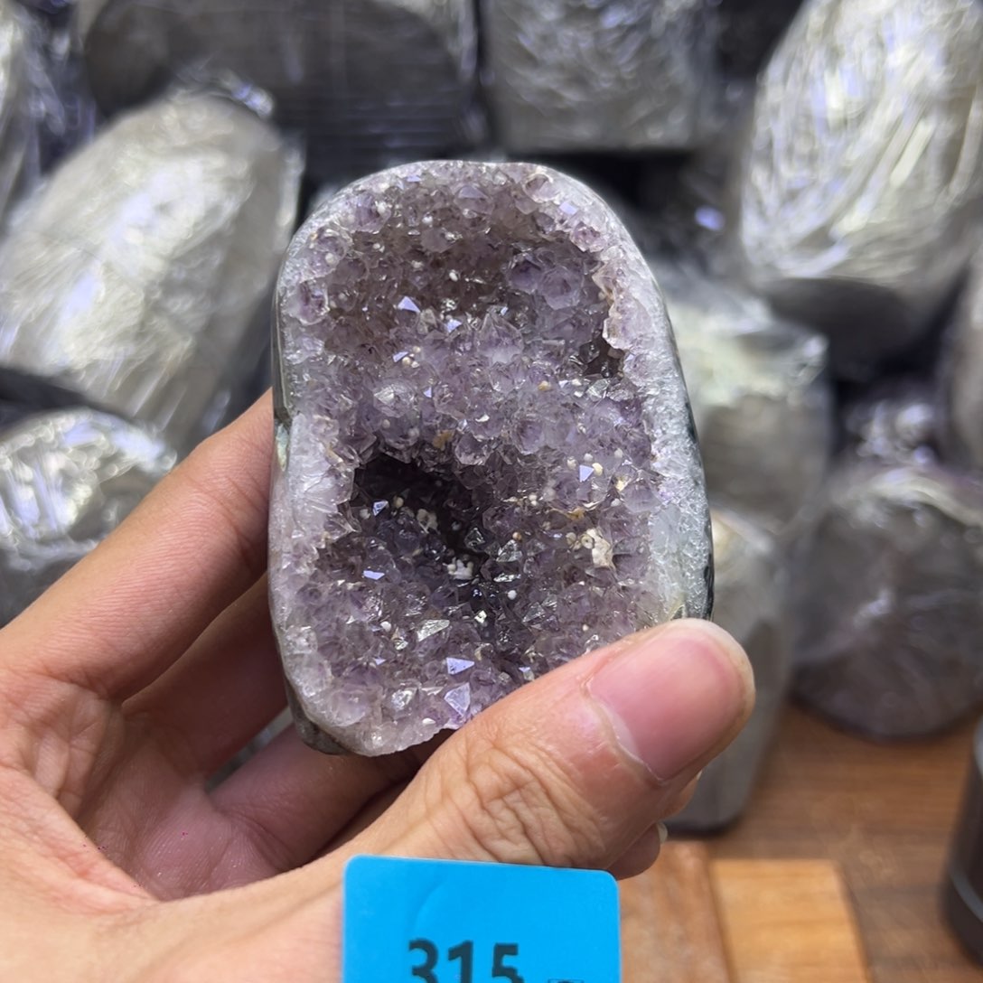 未镶嵌水晶大型摆件（非配饰）