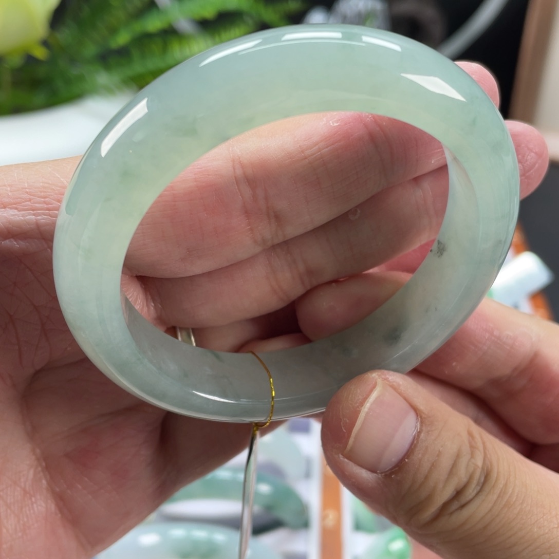 翡翠手镯未镶嵌冰葡萄肉