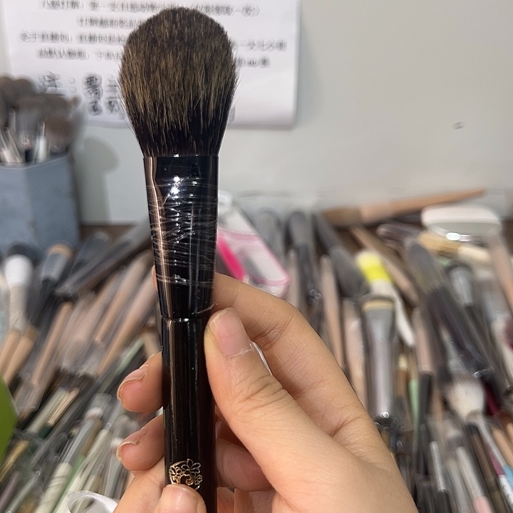 鱼***e对镜 腮红 不退不换