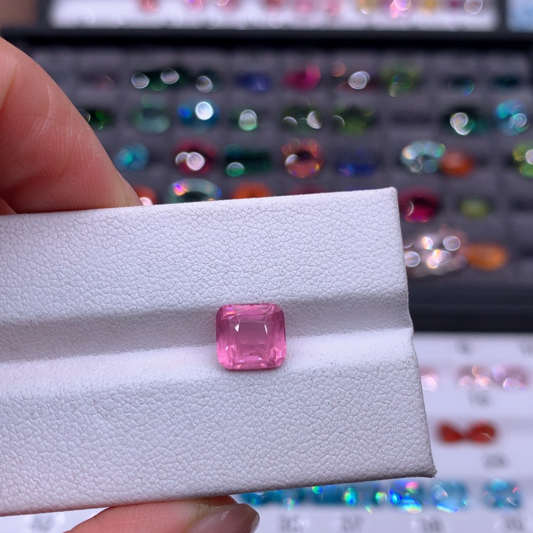 尖晶石珠宝半成品未镶嵌D**s