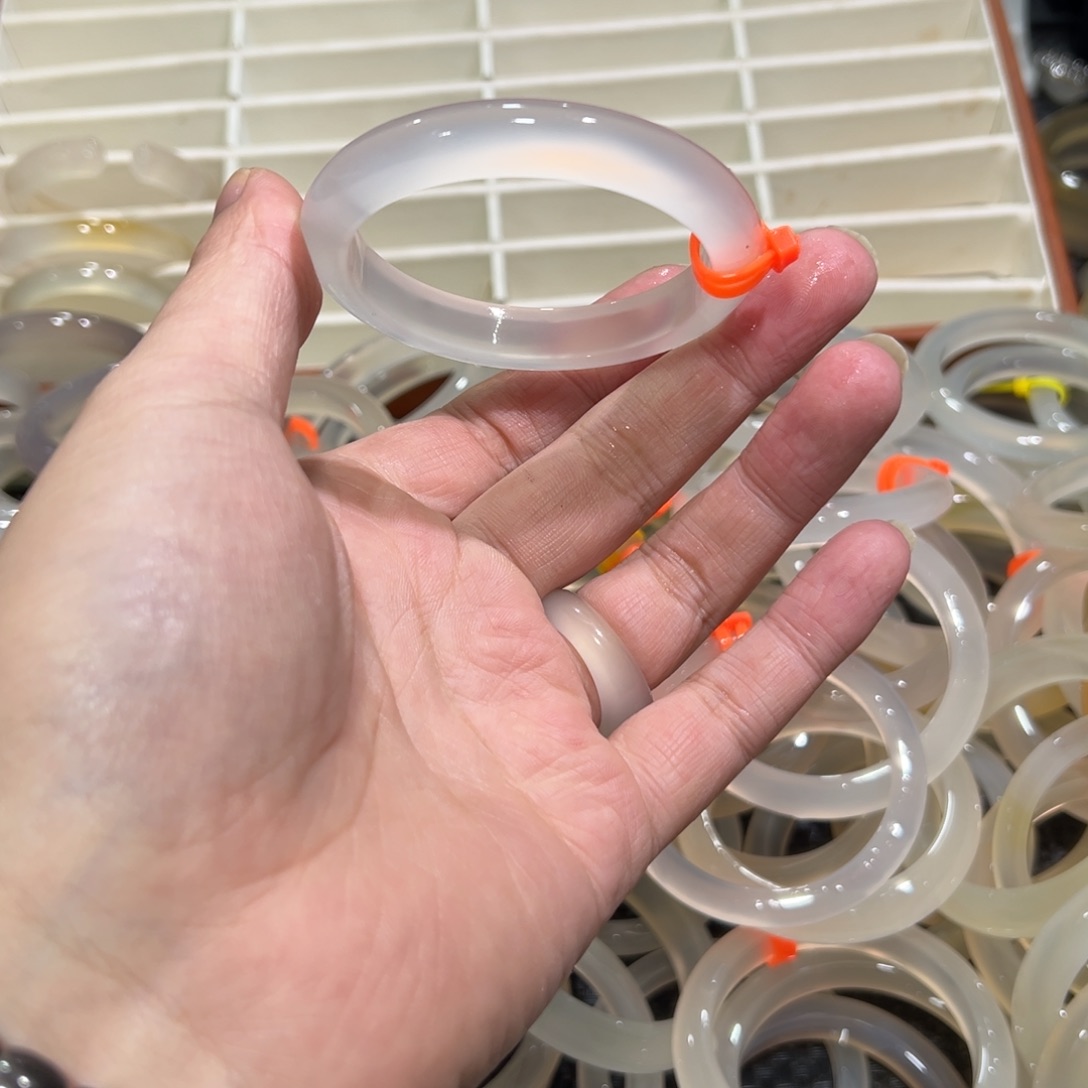 玛瑙/玉髓未镶嵌手镯55圈有包容15