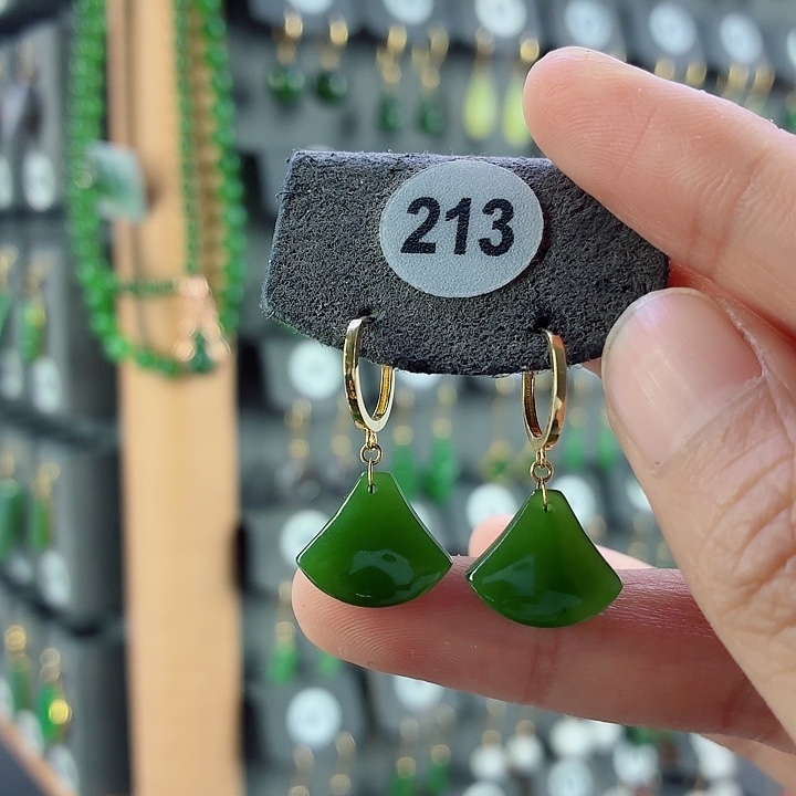 和田玉18K金镶嵌耳饰