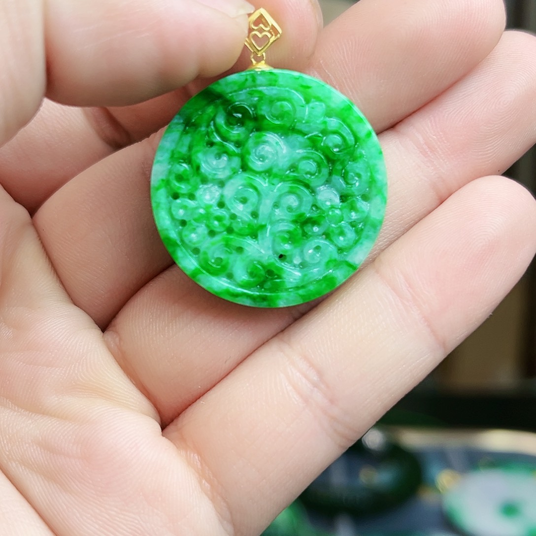 翡翠颈饰18K金镶嵌吊坠