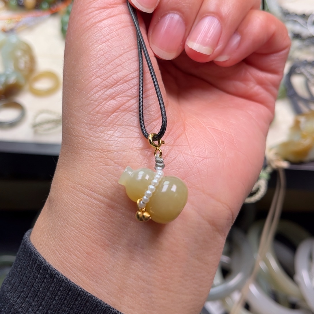 ****梦和田玉未镶嵌吊坠(赠链)